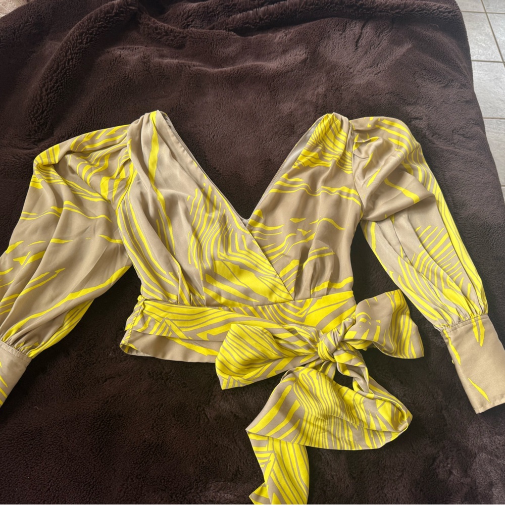Banana Republic Citron and Khaki Print Wrap  Cropped Blouse